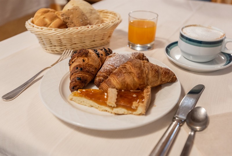 Hotel Lucia S.a.s di Moschen Andrea & C. | Hotel Lucia a Levico Terme, nel cuore del Trentino, dove l’ospitalità è di casa.
