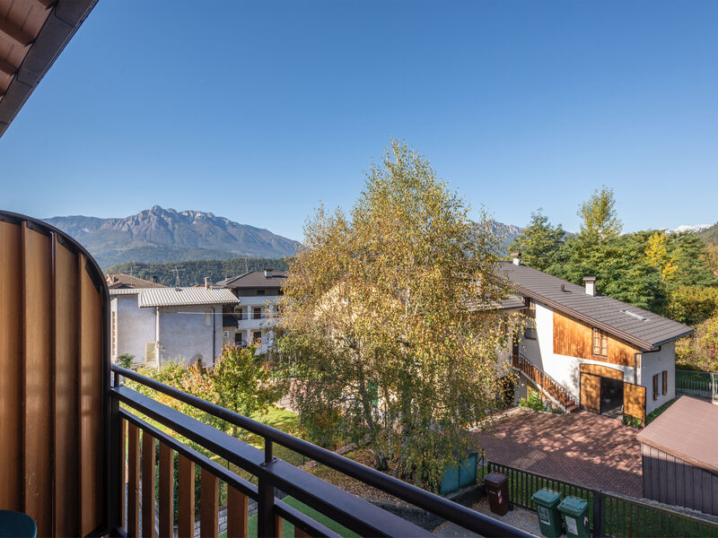 Camera superior con balcone